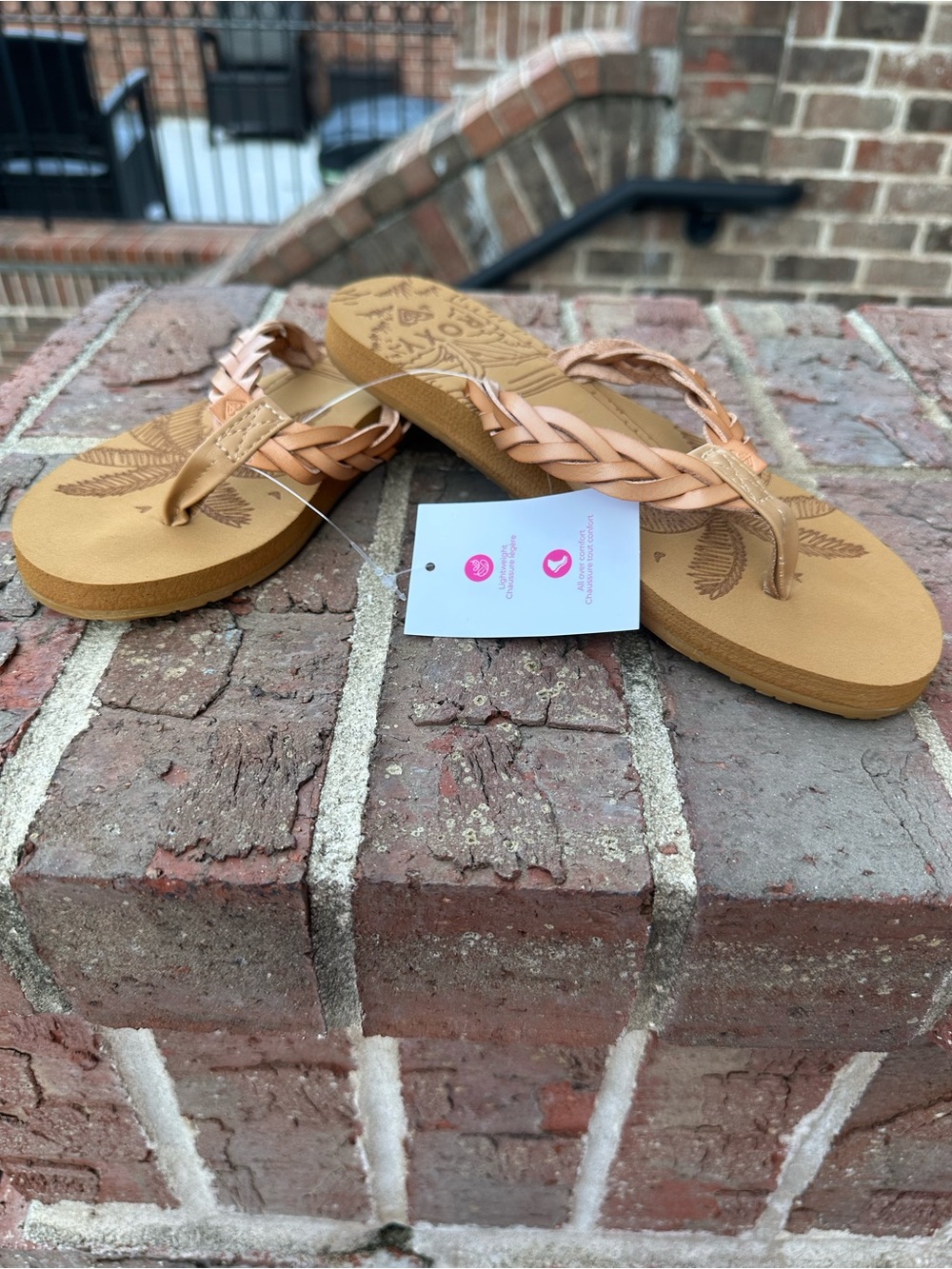 Roxy, women’s woven leather slip flops. Size 6.